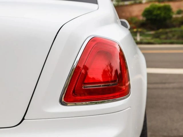 2012 Rolls-Royce Ghost 1st Gen - Image 16 of 31