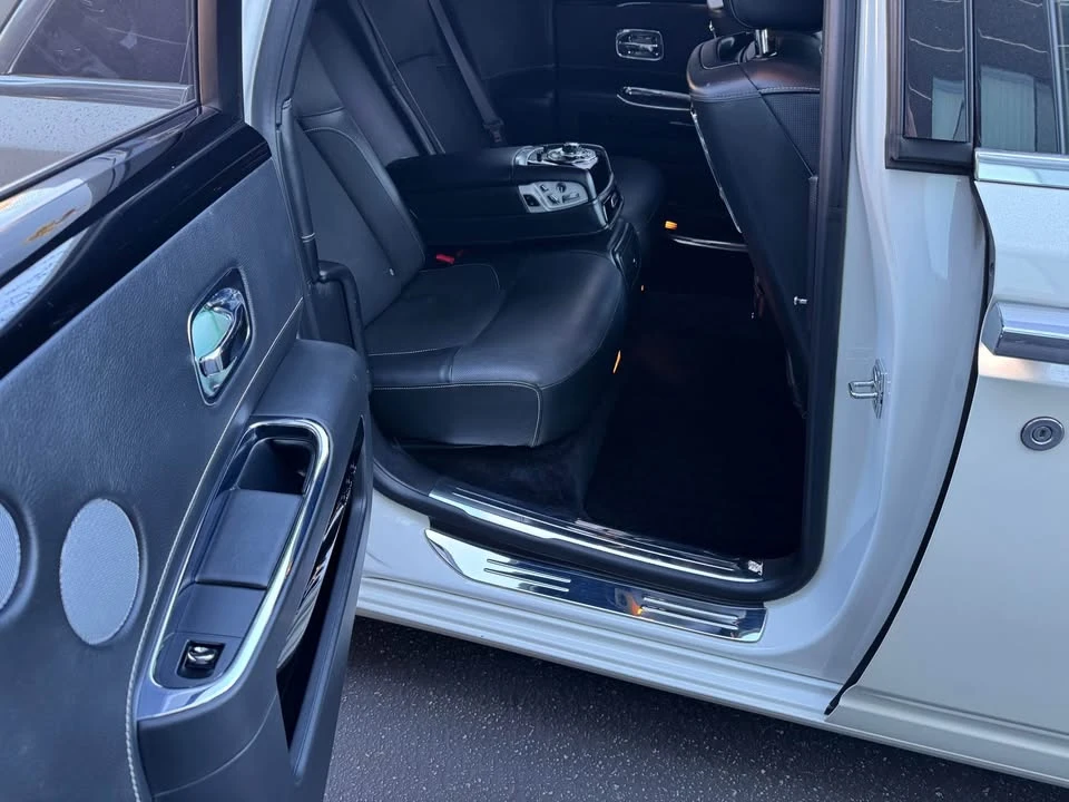 2012 Rolls-Royce Ghost 1st Gen - Image 9 of 15