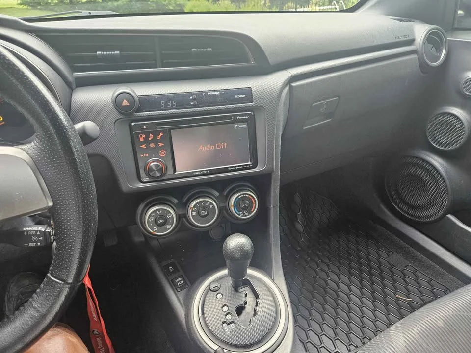 2012 Scion tC - Image 7 of 8