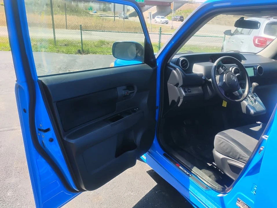 2012 Scion xB - Image 7 of 17