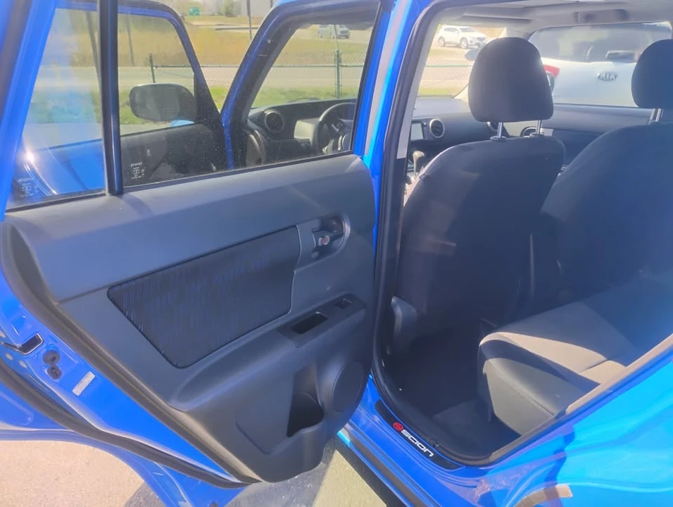 2012 Scion xB - Image 9 of 17