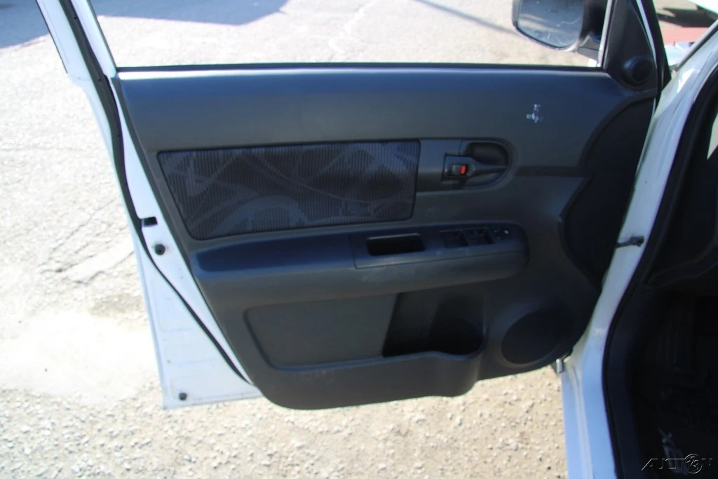 2012 Scion xB - Image 12 of 21