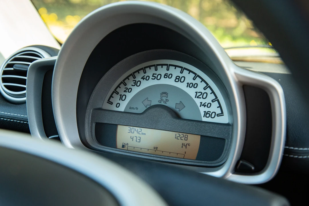2012 Smart Fortwo 2nd Gen - Image 19 of 31