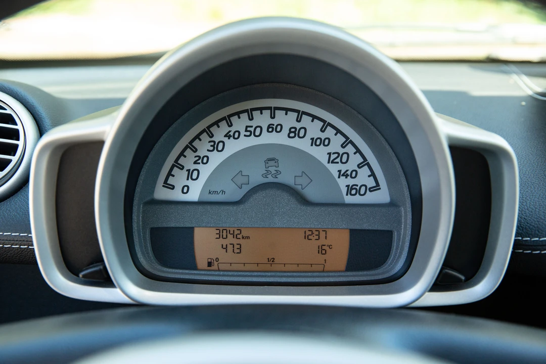 2012 Smart Fortwo 2nd Gen - Image 17 of 31