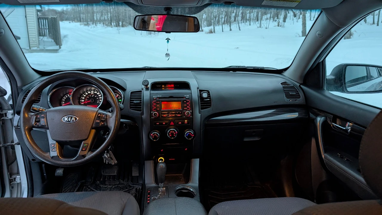 2012 Kia Sorento - Image 16 of 20