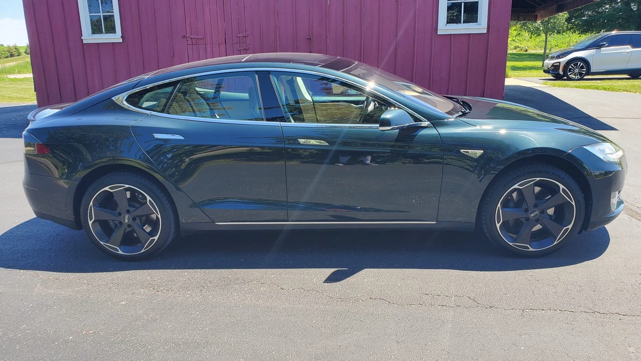 2012 Tesla Model S - Image 23 of 31