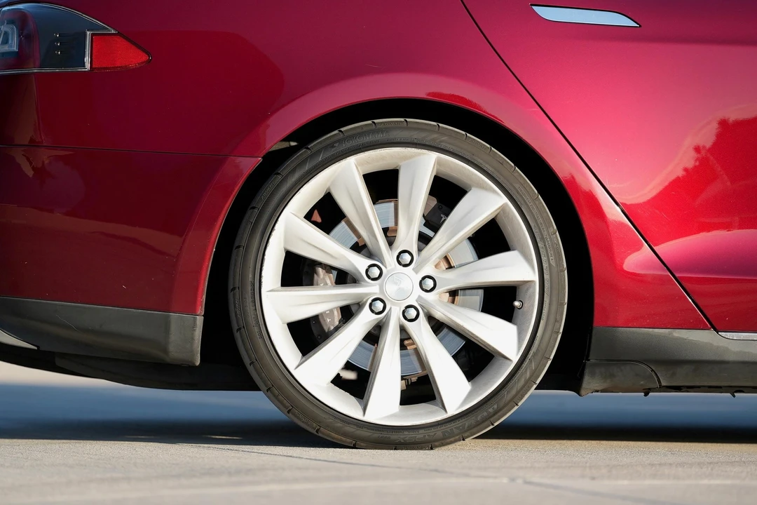 2012 Tesla Model S - Image 13 of 31