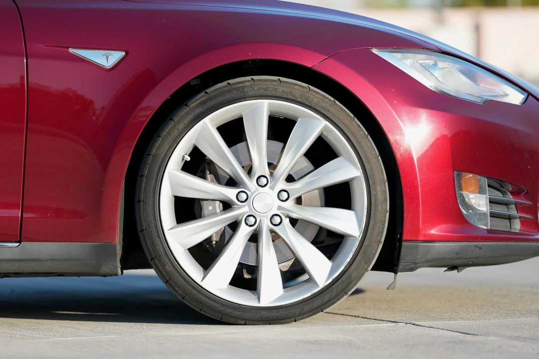 2012 Tesla Model S - Image 14 of 31