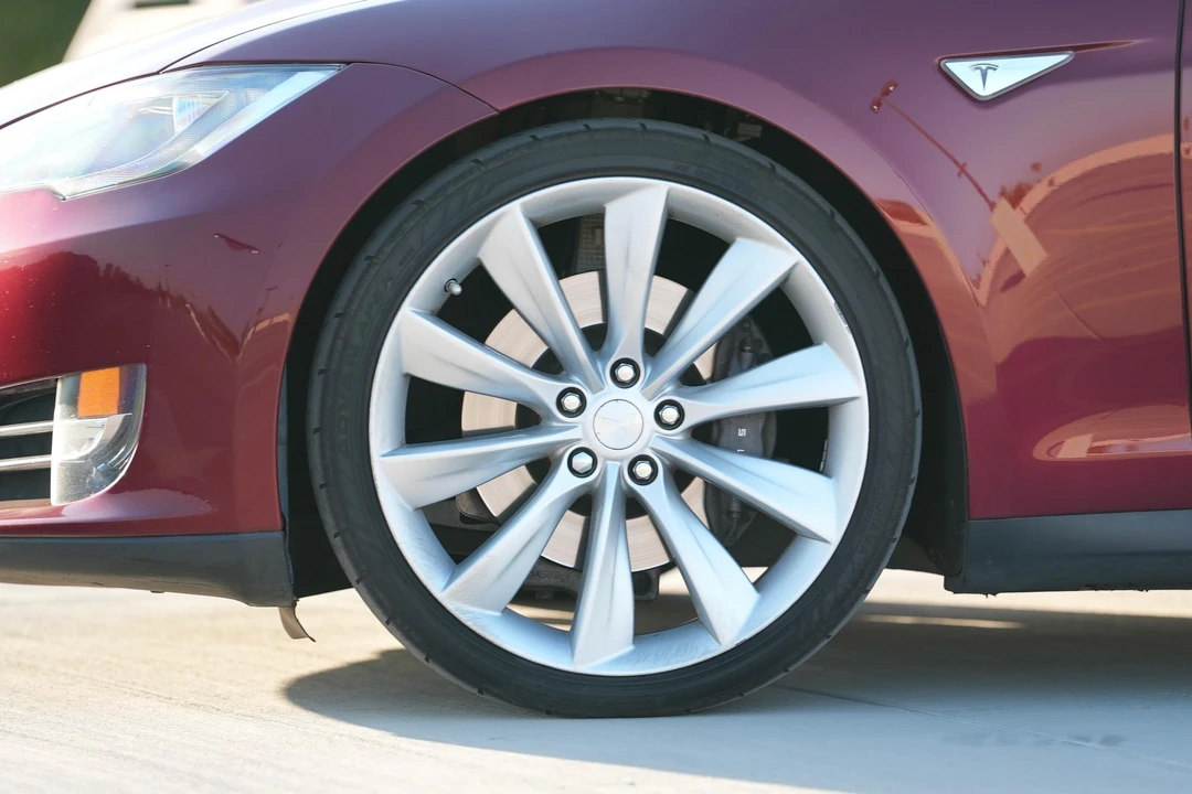 2012 Tesla Model S - Image 11 of 31