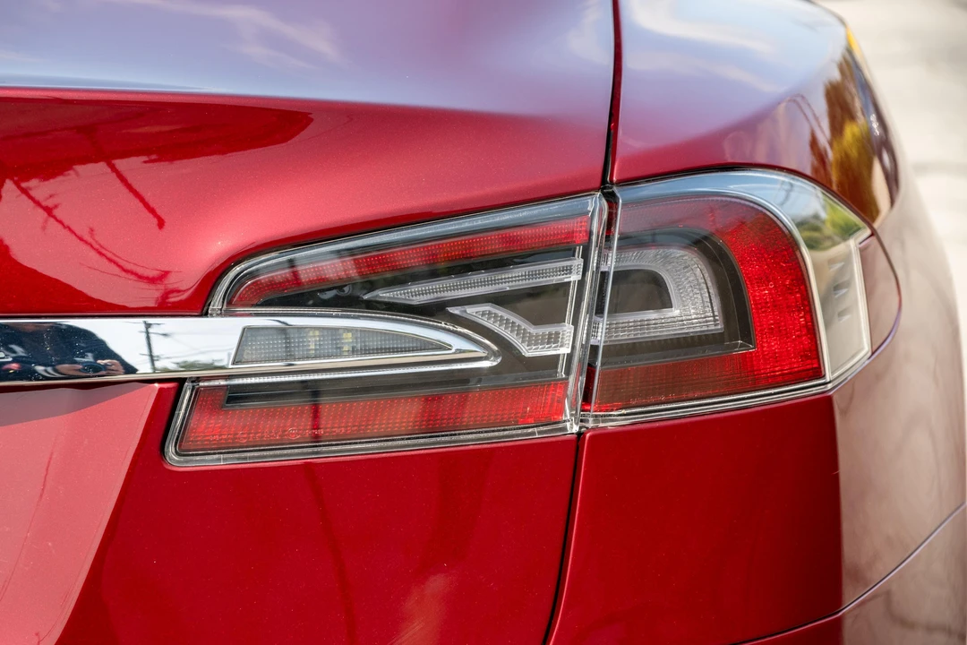 2012 Tesla Model S - Image 22 of 31