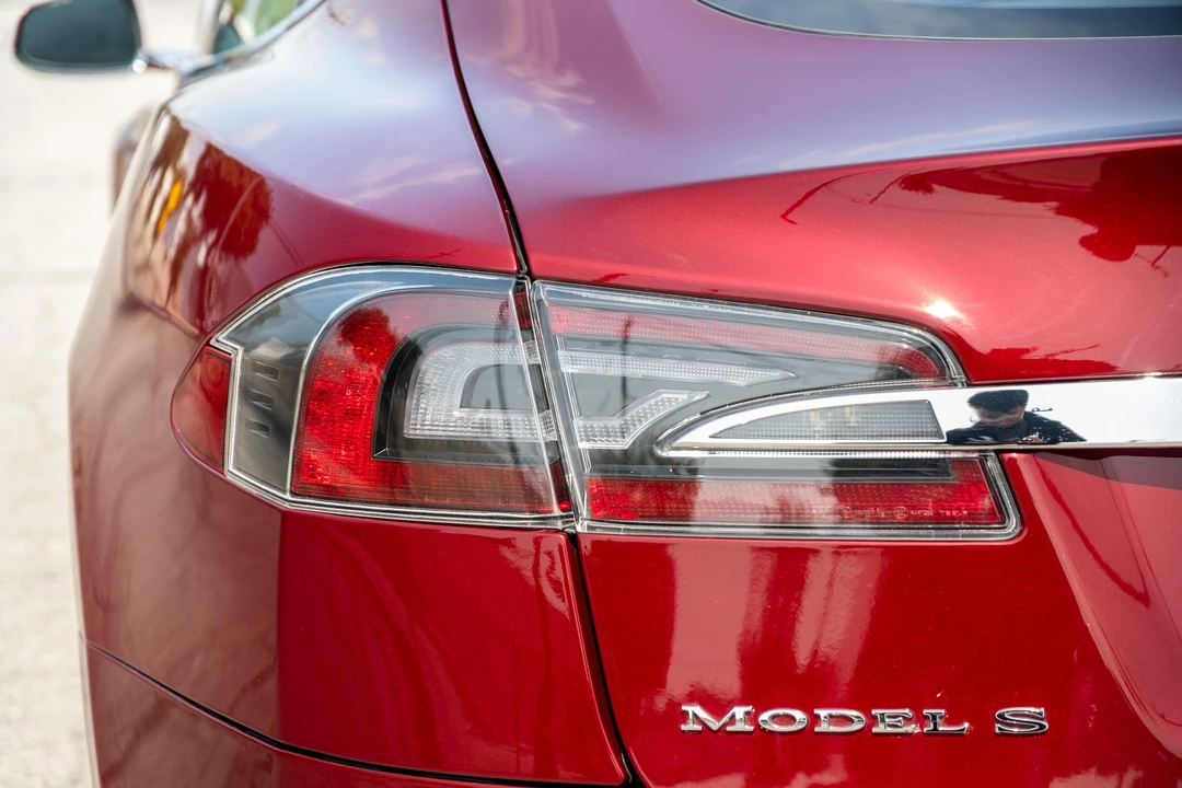 2012 Tesla Model S - Image 19 of 31