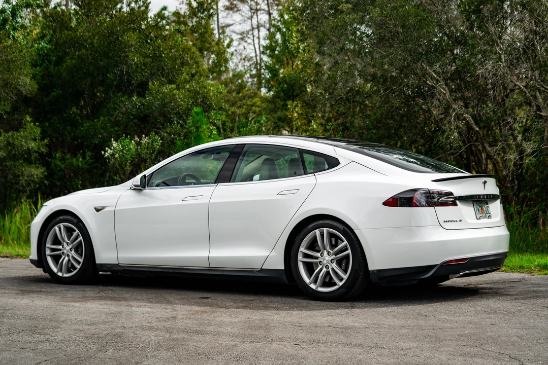2012 Tesla Model S - Image 15 of 31