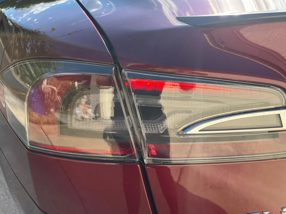2012 Tesla Model S - Image 19 of 31