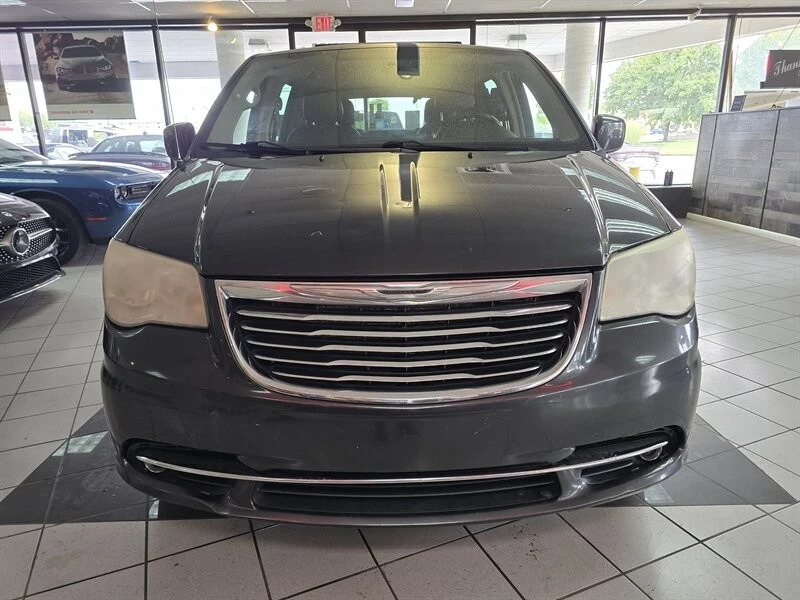 2012 Chrysler Town & Country - Image 2 of 4