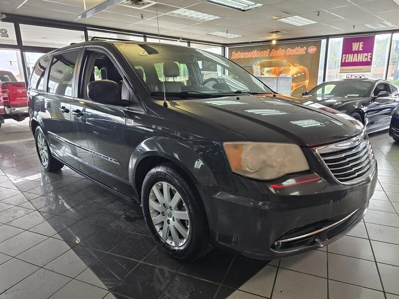 2012 Chrysler Town & Country - Image 3 of 4