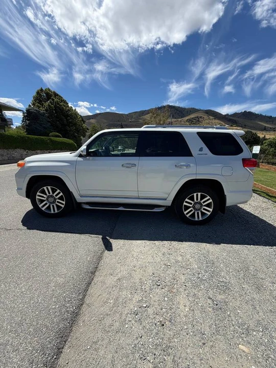 2012 Toyota 4Runner 5th Gen - Image 5 of 10