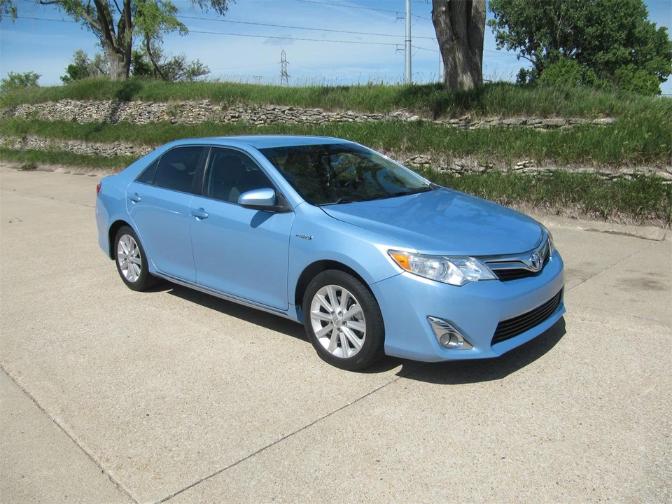 2012 Toyota Camry 7th Gen - Image 2 of 23