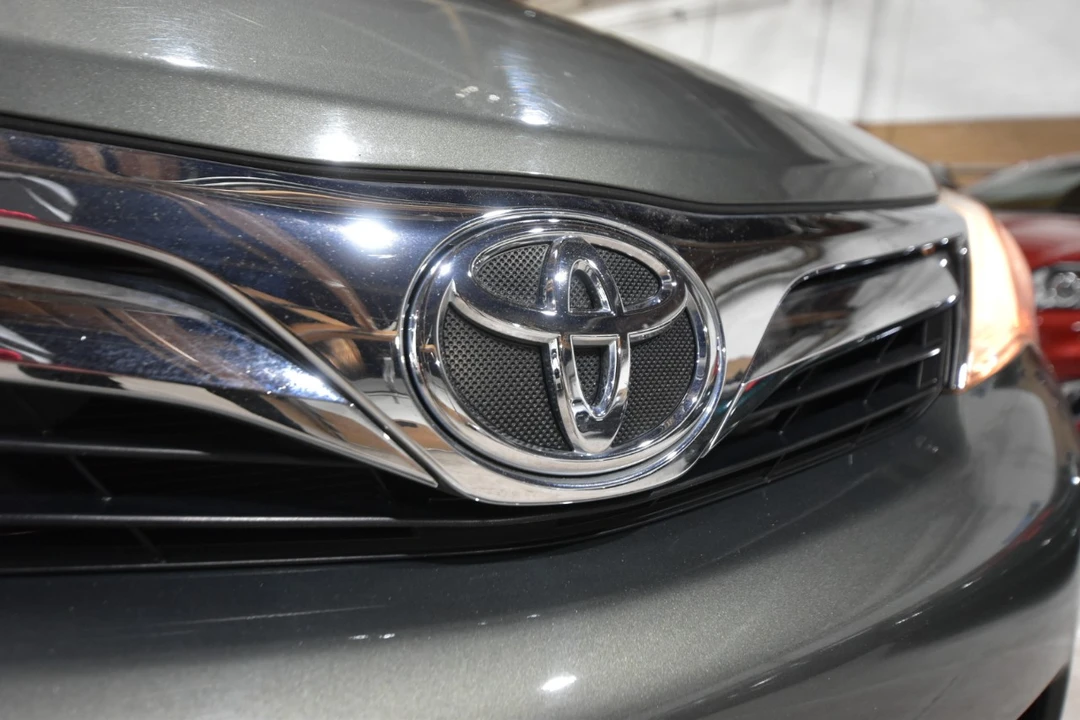 2012 Toyota Camry 7th Gen - Image 3 of 21