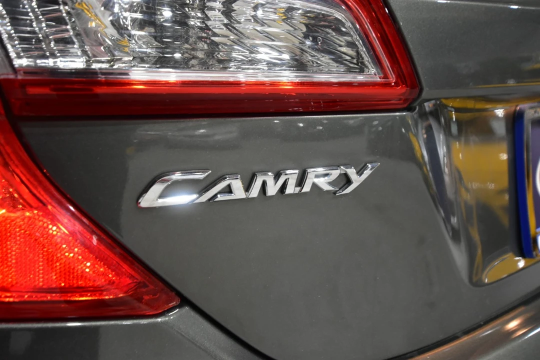 2012 Toyota Camry 7th Gen - Image 8 of 21