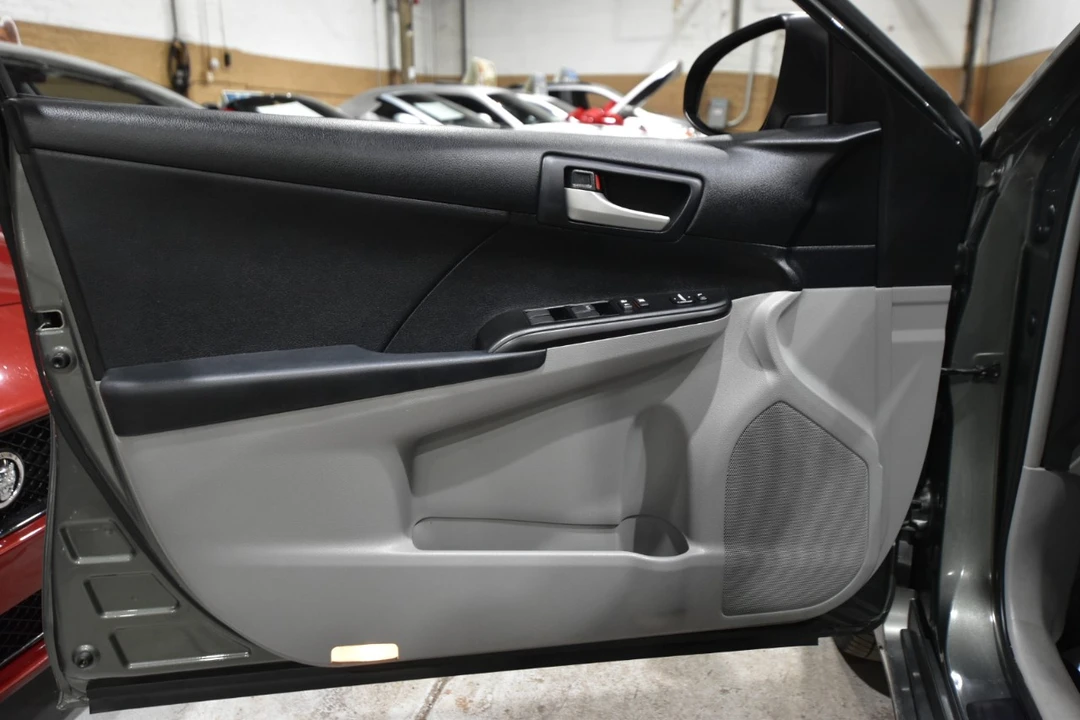 2012 Toyota Camry 7th Gen - Image 10 of 21