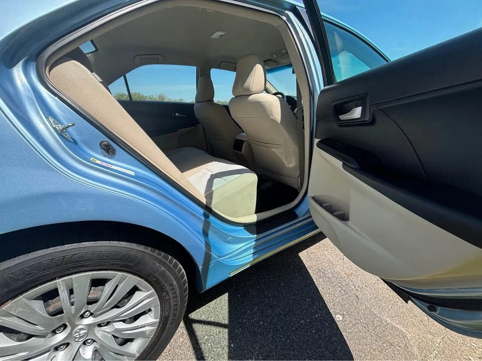 2012 Toyota Camry 7th Gen - Image 13 of 17