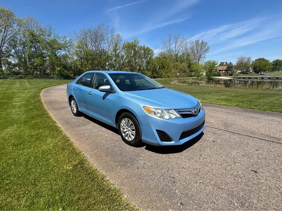 2012 Toyota Camry 7th Gen - Image 2 of 17