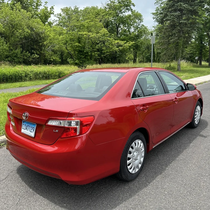 2012 Toyota Camry 7th Gen - Image 3 of 31