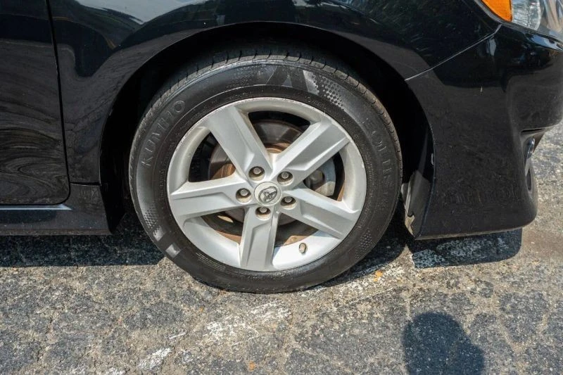 2012 Toyota Camry 7th Gen - Image 9 of 12