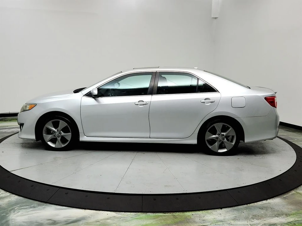 2012 Toyota Camry 7th Gen - Image 8 of 12