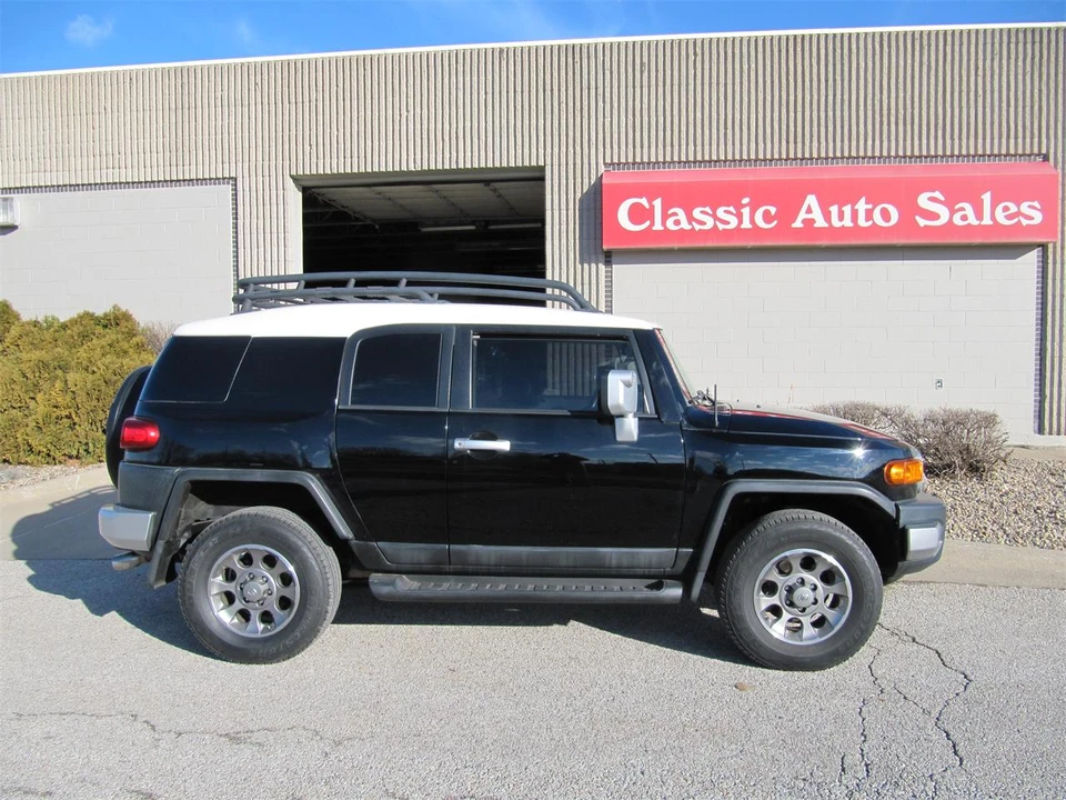 2012 Toyota FJ Cruiser - Image 3 of 21