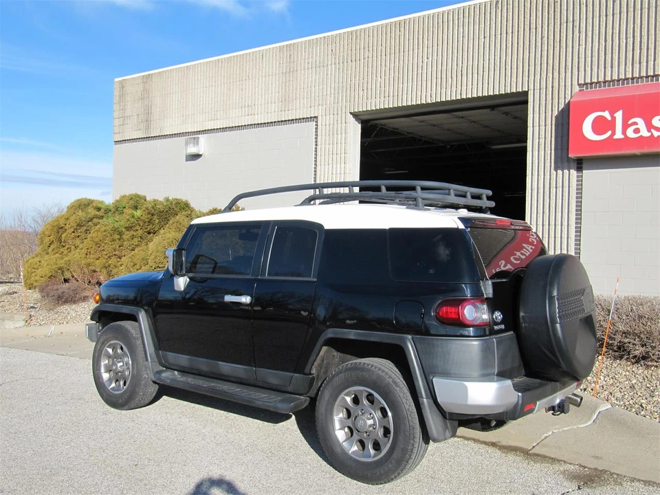 2012 Toyota FJ Cruiser - Image 8 of 21