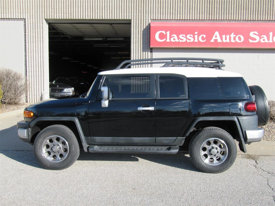 2012 Toyota FJ Cruiser - Image 9 of 21