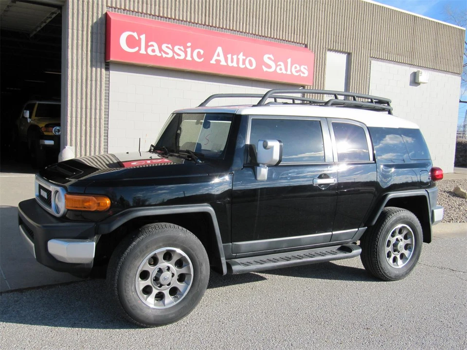 2012 Toyota FJ Cruiser - Image 10 of 21