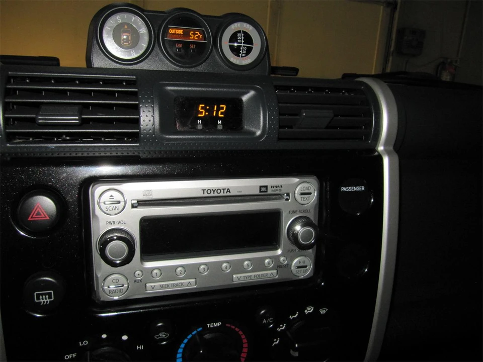 2012 Toyota FJ Cruiser - Image 16 of 21