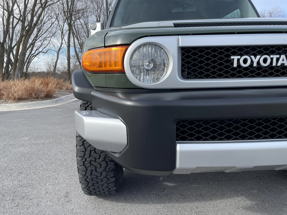 2012 Toyota FJ Cruiser - Image 19 of 31