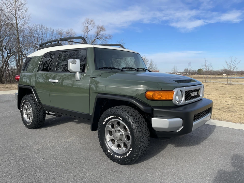 2012 Toyota FJ Cruiser - Image 13 of 31