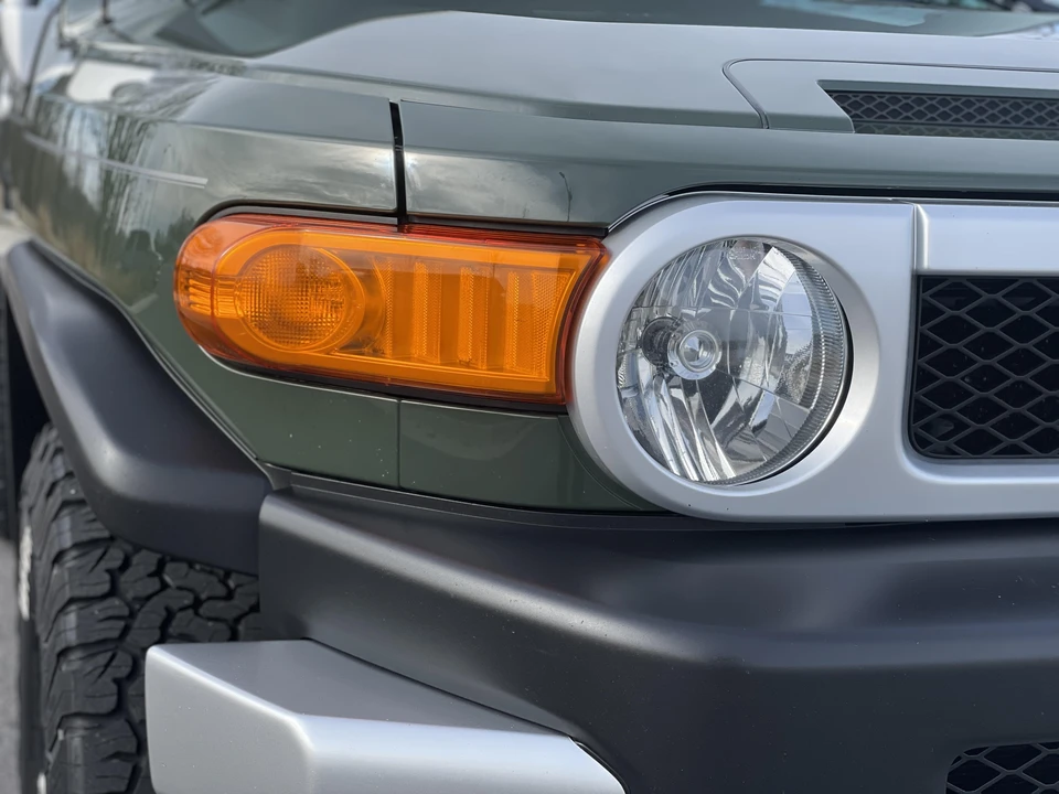 2012 Toyota FJ Cruiser - Image 18 of 31