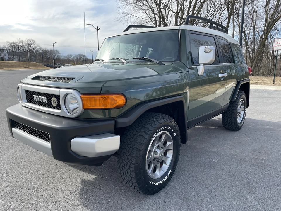 2012 Toyota FJ Cruiser - Image 7 of 31