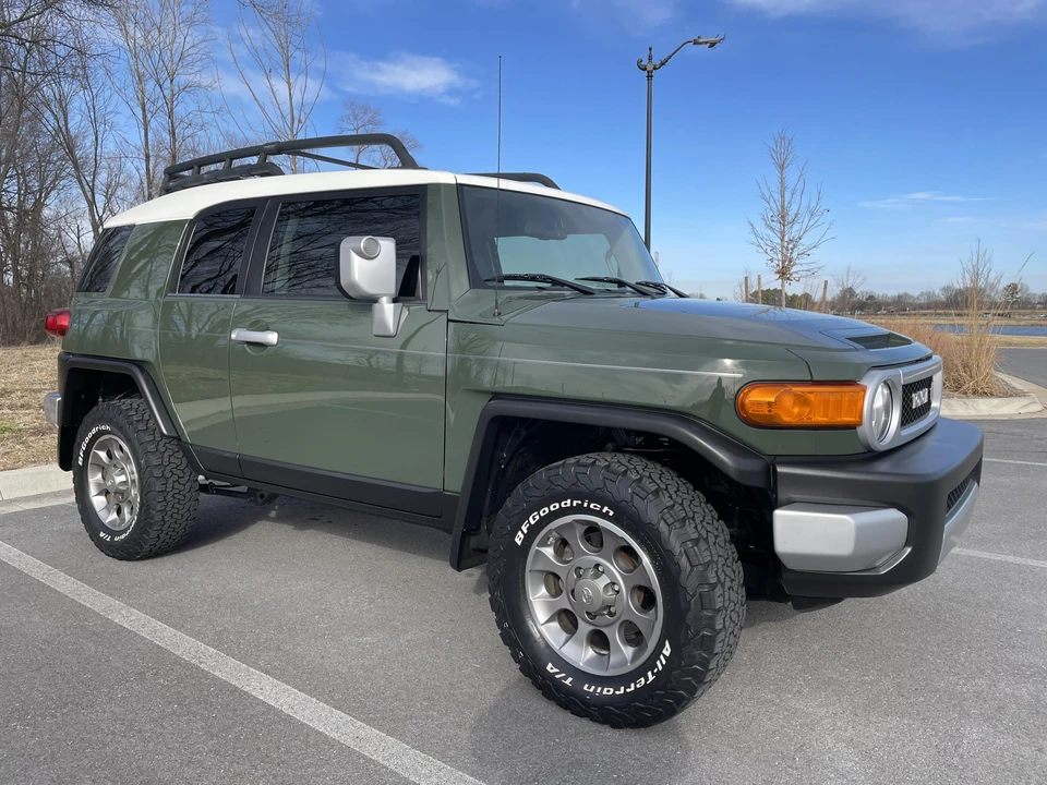 2012 Toyota FJ Cruiser - Image 12 of 31