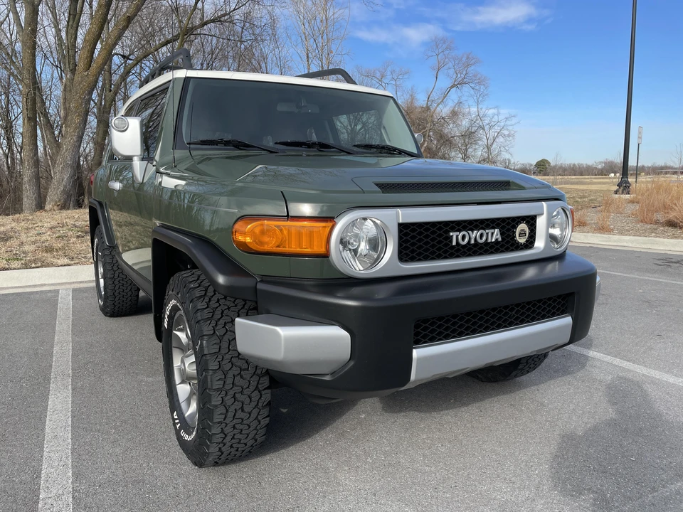 2012 Toyota FJ Cruiser - Image 14 of 31