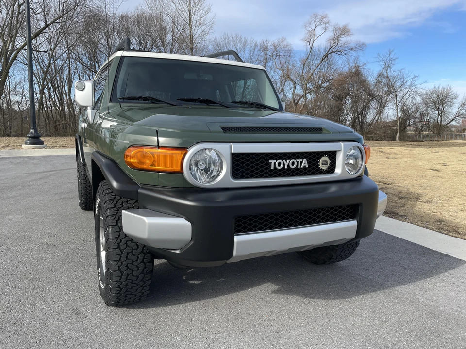 2012 Toyota FJ Cruiser - Image 15 of 31