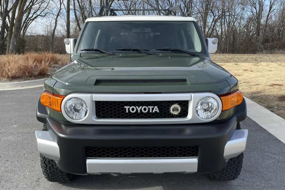 2012 Toyota FJ Cruiser - Image 2 of 31