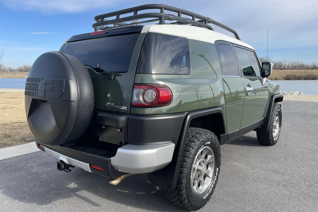 2012 Toyota FJ Cruiser - Image 4 of 31