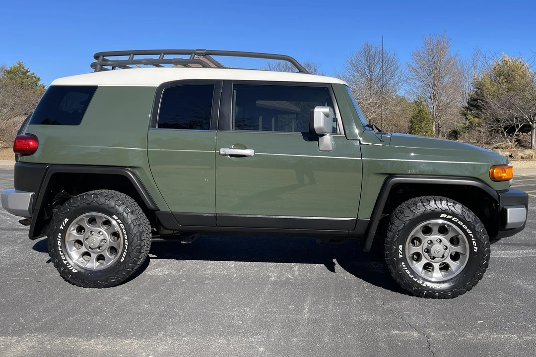 2012 Toyota FJ Cruiser - Image 3 of 31