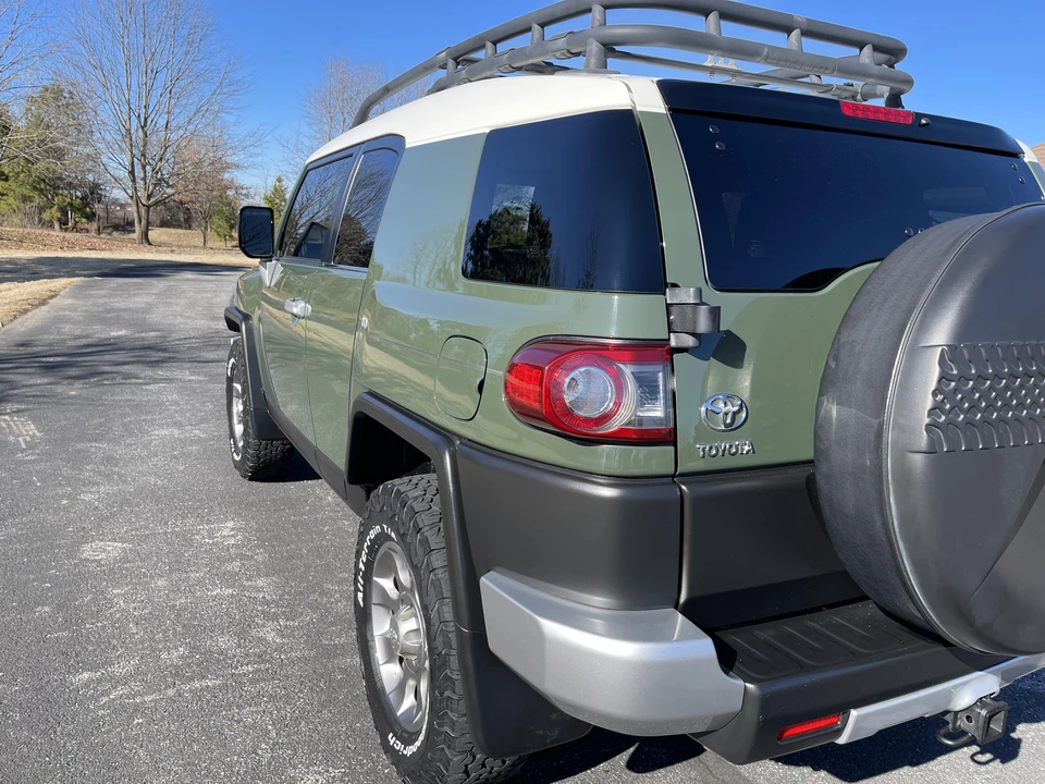 2012 Toyota FJ Cruiser - Image 9 of 31