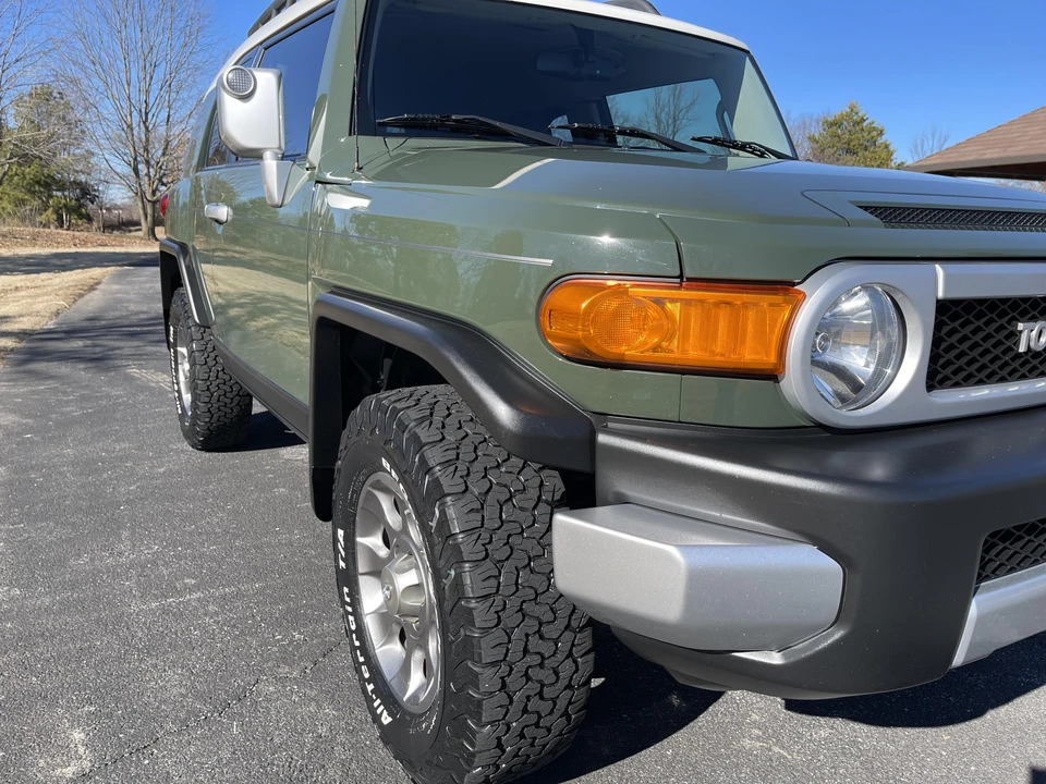 2012 Toyota FJ Cruiser - Image 16 of 31