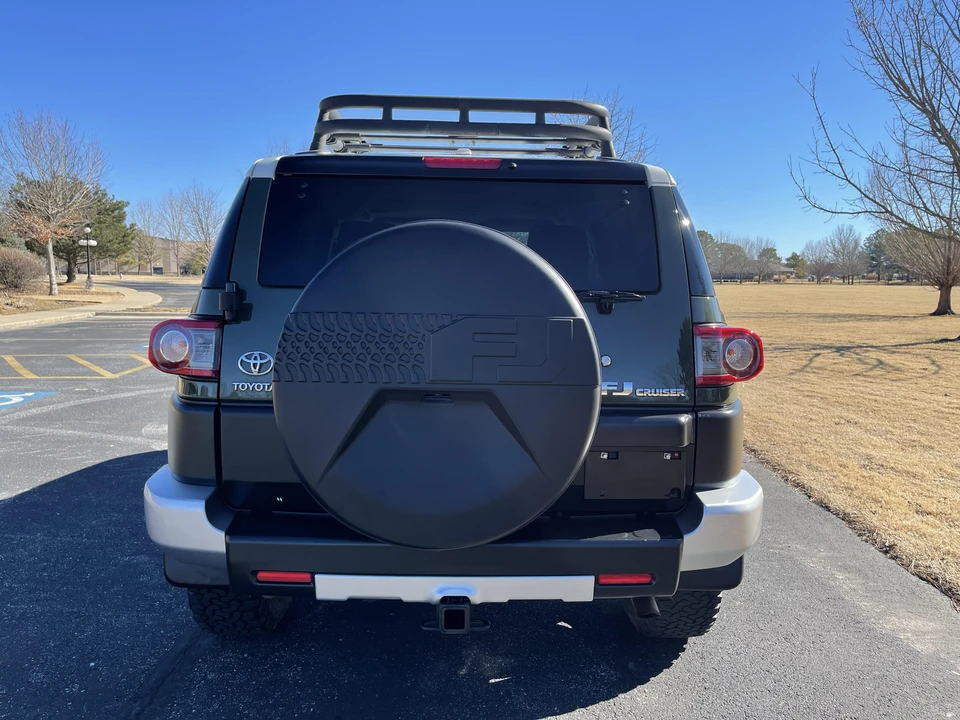 2012 Toyota FJ Cruiser - Image 10 of 31