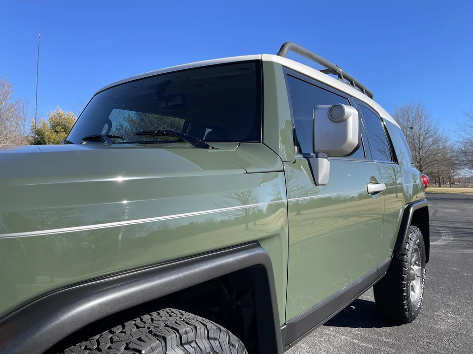 2012 Toyota FJ Cruiser - Image 26 of 31