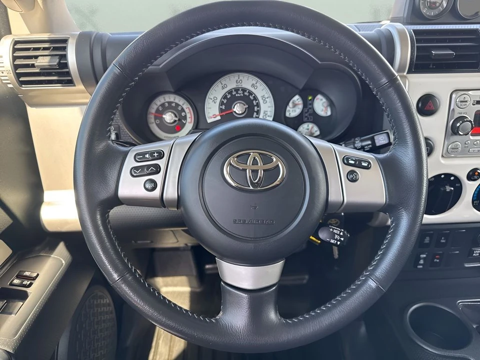 2012 Toyota FJ Cruiser - Image 12 of 21