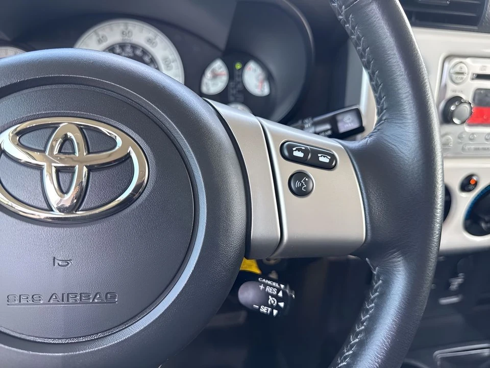 2012 Toyota FJ Cruiser - Image 14 of 21